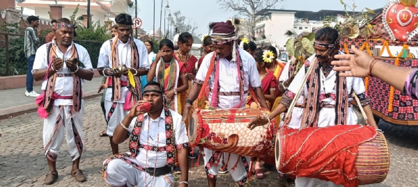 ୨୮ତମ ସମ୍ବଲପୁର ଲୋକ ମହୋତ୍ସବ ୨୦୨୬ ସାଂସ୍କୃତିକ ଶୋଭାଯାତ୍ରାରେ ଦୁଲୁକିଲା ସମ୍ବଲପୁର ସହର