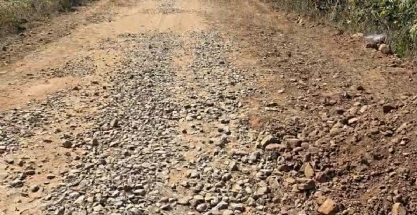 ରାସ୍ତା ନିର୍ମାଣ କାର୍ଯ୍ୟରେ ଠିକା ସଂସ୍ଥାର ମନମାନି କୁ ଗ୍ରାମବାସୀ ଙ୍କ ବିରୋଧ। ରାସ୍ତା ନିର୍ମାଣ କାର୍ଯ୍ୟରେ ଠିକା ସଂସ୍ଥାର ମନମାନି କୁ ଗ୍ରାମବାସୀ ଙ୍କ ବିରୋଧ।