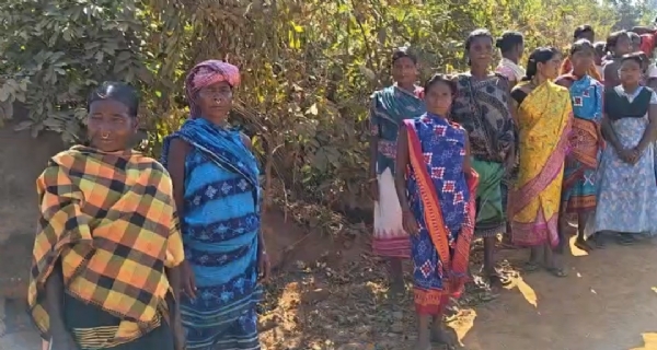 ରାସ୍ତା ନିର୍ମାଣ କାର୍ଯ୍ୟରେ ଠିକା ସଂସ୍ଥାର ମନମାନି କୁ ଗ୍ରାମବାସୀ ଙ୍କ ବିରୋଧ। ରାସ୍ତା ନିର୍ମାଣ କାର୍ଯ୍ୟରେ ଠିକା ସଂସ୍ଥାର ମନମାନି କୁ ଗ୍ରାମବାସୀ ଙ୍କ ବିରୋଧ।