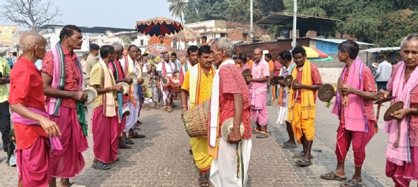 ୨୮ତମ ସମ୍ବଲପୁର ଲୋକ ମହୋତ୍ସବ ୨୦୨୬ ସାଂସ୍କୃତିକ ଶୋଭାଯାତ୍ରାରେ ଦୁଲୁକିଲା ସମ୍ବଲପୁର ସହର