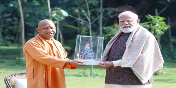 ପ୍ରଧାନମନ୍ତ୍ରୀଙ୍କ ସହ ଔପଚାରିକ ସାକ୍ଷାତ କଲେ ଉତର ପ୍ରଦେଶର     ମୁଖ୍ୟମନ୍ତ୍ରୀ