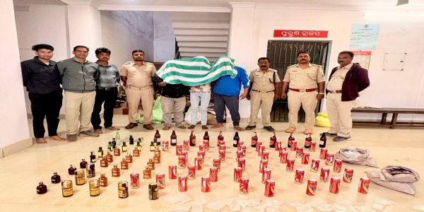 ଅବକାରୀ ଚଢାଉ, ବିଦେଶୀ ମଦ ଜବତ, ୩ଗିରଫ