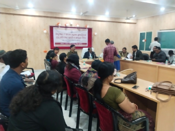 ସୁବର୍ଣ୍ଣପୁର ଜିଲ୍ଲାର ସୋନପୁର ବ୍ଲକ ସ୍ତରୀୟ ଜିଲ୍ଲାପାଳ ଓ ଆରକ୍ଷୀ ଅଧିକ୍ଷକଙ୍କ ଯୁଗ୍ମ ଅଭିଯୋଗ ଶୁଣାଣି ଶିବିର ସୋନପୁର ପଞ୍ଚାୟତ ସମିତି କାର୍ଯ୍ୟାଳୟର ସମ୍ମିଳନୀ କକ୍ଷ ଠାରେ ଅନୁଷ୍ଠିତ  : * ବିଭିନ୍ନ ପ୍ରକାର ର   ୫୨( ବାଆବନ୍) ଗୋଟି ଅଭିଯୋଗ ଦରଖାସ୍ତ ଗ୍ରହଣ :