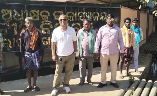 ଜିଲାପାଳଙ୍କ ନିଦ୍ଦେଷଙ୍କୁ ମାନିଲେ ନାହିଁ ତହସିଲଦାର, ଭିଜିଲାନ୍ସର ଦ୍ୱାରସ୍ଥ ହେଲେ ଗ୍ରାମ ବାସୀ