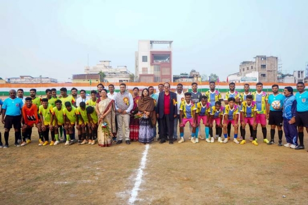 ବଲାଙ୍ଗିର ଫ୍ରେଣ୍ଡ କ୍ଲବ ପକ୍ଷରୁ ତୃତୀୟ ରାଜ୍ୟ ସ୍ତରୀୟ ଫୁଟବଲ ପ୍ରତିଯୋଗିତା ଉଦ୍ଘାଟିତ ଓଡିଶା ବଲାଙ୍ଗିର ଫ୍ରେଣ୍ଡ କ୍ଲବ ପକ୍ଷରୁ ତୃତୀୟ ରାଜ୍ୟ ସ୍ତରୀୟ ଫୁଟବଲ ପ୍ରତିଯୋଗିତା ଉଦ୍ଘାଟିତ ଓଡିଶା