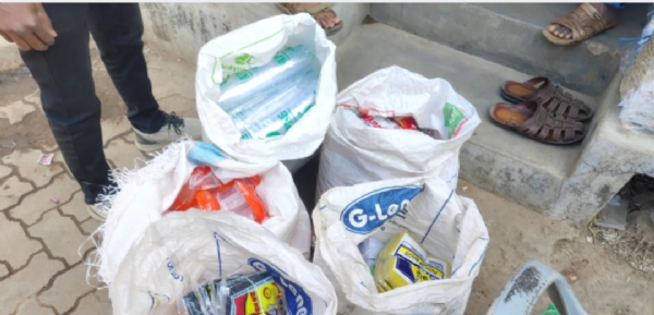 ବେଆଇନ ପଲିଥିନ କାରବାର ଉପରେ ଚଢାଉ, ଦୋକାନ ସିଲ, ଜୋରିମାନା ଆଦୟ ବେଆଇନ ପଲିଥିନ କାରବାର ଉପରେ ଚଢାଉ, ଦୋକାନ ସିଲ, ଜୋରିମାନା ଆଦୟ