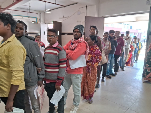 ଡାକ୍ତର ମାନେ ଦୁଇ ଘଣ୍ଟା କାମ ବନ୍ଦ ରୋଗୀ ହଇରାଣ : ଦିନ ୧୧ ପରେ ଲମ୍ବା ଧାଡ଼ି ଡାକ୍ତର ମାନେ ଦୁଇ ଘଣ୍ଟା କାମ ବନ୍ଦ ରୋଗୀ ହଇରାଣ : ଦିନ ୧୧ ପରେ ଲମ୍ବା ଧାଡ଼ି