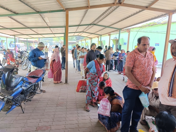 ଡାକ୍ତର ମାନେ ଦୁଇ ଘଣ୍ଟା କାମ ବନ୍ଦ ରୋଗୀ ହଇରାଣ : ଦିନ ୧୧ ପରେ ଲମ୍ବା ଧାଡ଼ି ଡାକ୍ତର ମାନେ ଦୁଇ ଘଣ୍ଟା କାମ ବନ୍ଦ ରୋଗୀ ହଇରାଣ : ଦିନ ୧୧ ପରେ ଲମ୍ବା ଧାଡ଼ି