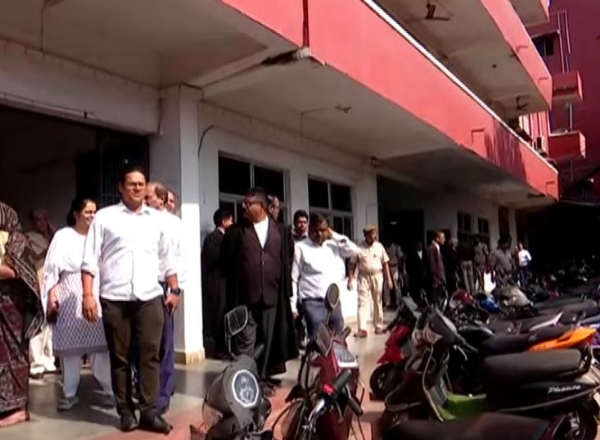 ବୋମା ଧମକ ବୋମା ଧମକ