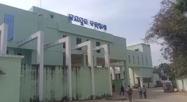 କାର୍ଯ୍ୟରେ ଅବହେଳା କାରଣରୁ ରାଜ୍ୟ ସଡକ ପରିବହନ ବିଭାଗର ୩ କର୍ମଚାରୀଙ୍କୁ କାର୍ଯ୍ୟରୁ ଅନ୍ତର ସହ ଦରମା ବନ୍ଦ ନିର୍ଦ୍ଧେଶ