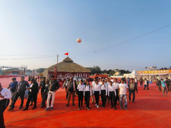 ମହିମା ସୁବର୍ଣ୍ଣପୁର ଲୋକ ମହୋତ୍ସବ ପଡ଼ିଆ ରେ ସ୍ବଚ୍ଛତା ଓ ପଲିଥିନ୍ ମୁକ୍ତ ସଚେତନତା ଅଭିଯାନ*- *ଜରି ଗୋଟାଇ ଲୋକଙ୍କୁ ସଚେତନ କଲେ ଜିଲ୍ଲାପାଳ*- ମହିମା ସୁବର୍ଣ୍ଣପୁର ଲୋକ ମହୋତ୍ସବ ପଡ଼ିଆ ରେ ସ୍ବଚ୍ଛତା ଓ ପଲିଥିନ୍ ମୁକ୍ତ ସଚେତନତା ଅଭିଯାନ*- *ଜରି ଗୋଟାଇ ଲୋକଙ୍କୁ ସଚେତନ କଲେ ଜିଲ୍ଲାପାଳ*-