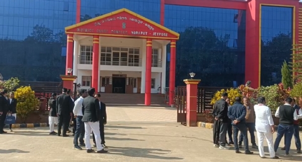 ଜିଲ୍ଲା କୋର୍ଟରେ ବୋମା ଆତଙ୍କ କୋର୍ଟ ପରିସରରେ ବୋମସ୍କାର୍ଡ ଟିମର ତନାଘନା