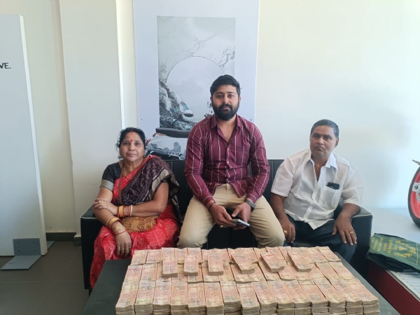 ପୁଅ କୁ ସରପ୍ରାଇଜ ଗିଫ୍ଟ ଦେଲେ ପୁଅ