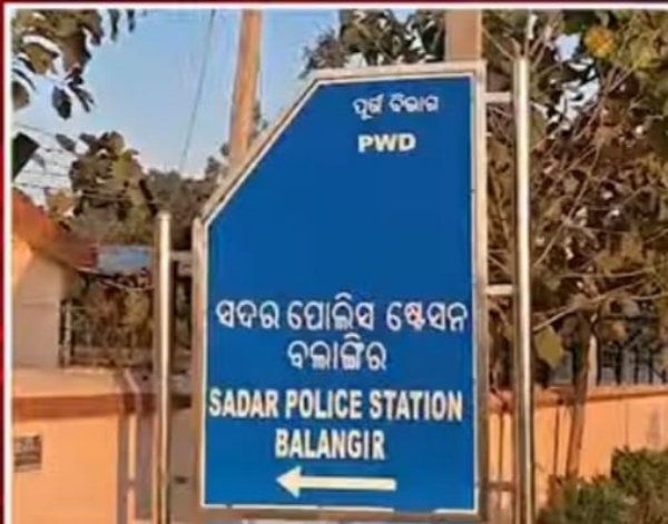ନିଖୋଜ ହେବାର ୫ ଦିନ ପରେ ପଥର ଚେପା ପୋଖରୀ ରେ ଭାସମାନ ଶବ ମିଳିଲା :  ରାସ୍ତା ଲୋକୋ  କରି ହତ୍ୟାକାରୀ କୂ ତୁରନ୍ତ ଗିରଫ ଦାବୀ  କଲେ ଲୋକେ