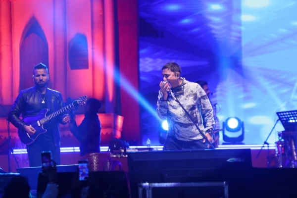 ସମ୍ବଲପୁର ୟୁଥ୍ ଫେଷ୍ଟିଭାଲ ଉଦଯାପିତ : ପ୍ରଛଦପଟ ଗାୟକ ସୁଖବିନ୍ଦର ସିଂଙ୍କ ସ୍ବରରେ ଝୁମିଲେ ସ୍ରୋତା