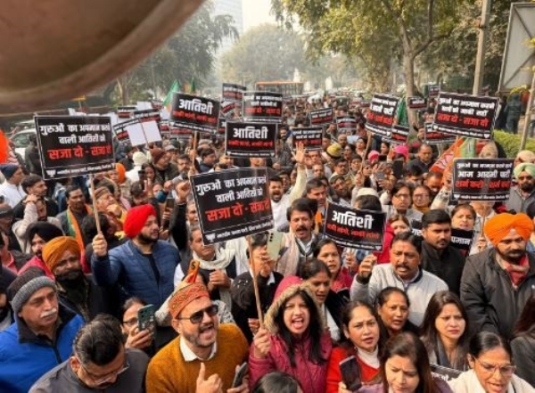 ଆପ୍ କାର୍ଯ୍ୟାଳୟ ସମ୍ମୁଖରେ ଭାଜପାର ବିକ୍ଷୋଭ ପ୍ରଦର୍ଶନ