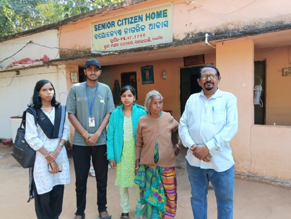 ମାହେଶ୍ୱରୀ ର ସେବା ରେ ନୁଆ ଜୀବନ ପାଇଲେ ବୃଦ୍ଧା ମାହେଶ୍ୱରୀ ର ସେବା ରେ ନୁଆ ଜୀବନ ପାଇଲେ ବୃଦ୍ଧା