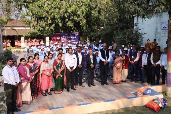 ଏସ୍‌ବିଆଇ ପକ୍ଷରୁ ଛାତ୍ରୀଙ୍କୁ ସାଇକେଲ ବିତରଣ