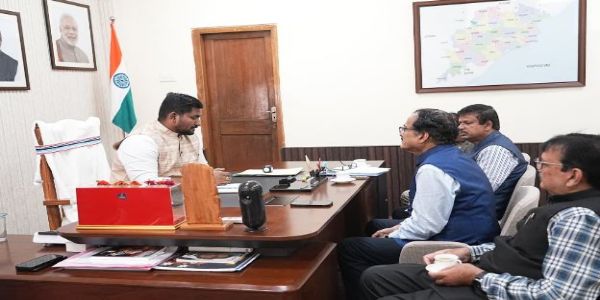 ଶିକ୍ଷକ/ଅଧ୍ୟାପକଙ୍କ     ସମସ୍ୟା ସମାଧାନ ପାଇଁ ଉଚ୍ଚଶିକ୍ଷା ମନ୍ତ୍ରୀଙ୍କୁ ଭେଟି ଆଲୋଚନା କଲା ଉଚ୍ଚସ୍ତରୀୟ କମିଟି