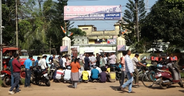 ଶିକ୍ଷକ ଙ୍କ ମାଡରେ ଛାତ୍ର ମୃତ ,ଅଭିଯୋଗ ଆଣିଲେ ପରିବାର ,ତଦନ୍ତ ଆରମ୍ଭ କଳା ପୋଲିସ ଶିକ୍ଷକ ଙ୍କ ମାଡରେ ଛାତ୍ର ମୃତ ,ଅଭିଯୋଗ ଆଣିଲେ ପରିବାର ,ତଦନ୍ତ ଆରମ୍ଭ କଳା ପୋଲିସ