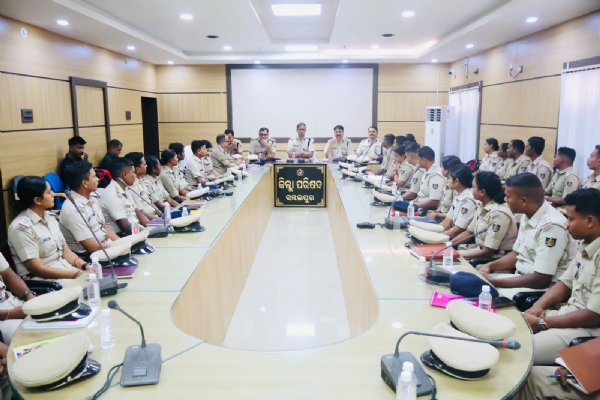 ୩୯ ନବନିଯୁକ୍ତ ଏସ୍ଆଇଙ୍କୁ ମିଳିଲା ଫିଲ୍ଡ ପୋଲିସିଂର ମାର୍ଗଦର୍ଶନ ୩୯ ନବନିଯୁକ୍ତ ଏସ୍ଆଇଙ୍କୁ ମିଳିଲା ଫିଲ୍ଡ ପୋଲିସିଂର ମାର୍ଗଦର୍ଶନ