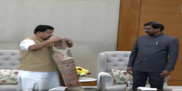 ଶ୍ରୀଲଙ୍କାର ଶାସକ ଜେଭିପି ପ୍ରତିନିଧି ଦଳ ନୀତିନ ନବୀନଙ୍କୁ ଭେଟିଲେ, ସାଂଗଠନିକ ଅଭିଜ୍ଞତା ଉପରେ ଆଲୋଚନା କଲେ