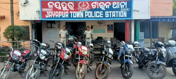 ୧୫ଟି ଚୋରା ମୋଟରସାଇକେଲ ଜବତ, ୨ ଅଭିଯୁକ୍ତ ଗିରଫ . ୧୫ଟି ଚୋରା ମୋଟରସାଇକେଲ ଜବତ, ୨ ଅଭିଯୁକ୍ତ ଗିରଫ .
