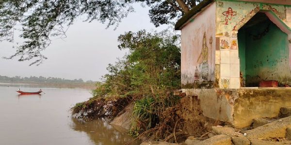 ଆରଡି ମୁଁଆ ଘାଟରେ ବୈତରଣୀ ନଦୀକୁ ଧସିଲା ୧ଶହ ଫୁଟର ନଦୀବନ୍ଧ, ଭାସିଗଲା କଂକ୍ରିଟ ଜେଟି, ନଦୀ ଗର୍ଭରେ ଲିନ୍ନ ହେଲା ଗଙ୍ଗାମାତା ମନ୍ଦିରର ଅଧିକାଂଶ ଭାଗ