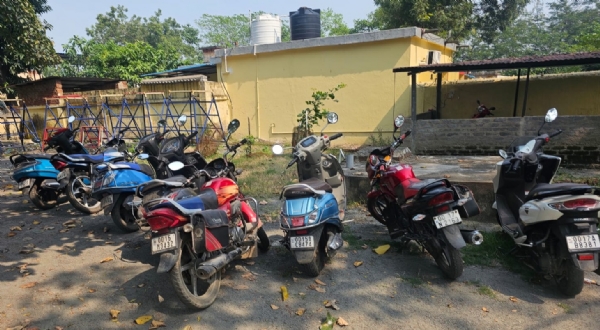 ଜୁଆ ଆଡ୍ଡାରେ ଚଢ଼ାଉ, ୧୫ ଜୁଆଡିଙ୍କୁ ବାନ୍ଧିଲା ପୋଲିସ ଜୁଆ ଆଡ୍ଡାରେ ଚଢ଼ାଉ, ୧୫ ଜୁଆଡିଙ୍କୁ ବାନ୍ଧିଲା ପୋଲିସ