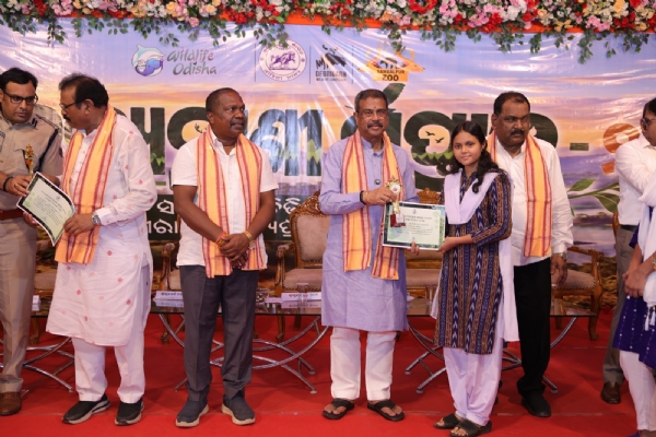 ୭୨ତମ ଜିଲ୍ଲାସ୍ତରୀୟ ବନ୍ୟପ୍ରାଣୀ ସପ୍ତାହ ପାଳିତ ସମ୍ବଲପୁର ଚିଡ଼ିଆଖାନାରୁ ହୀରାକୁଦ-ଦେବ୍ରିଗଡ଼ ଅଭୟାରଣ୍ୟକୁ ଗଡିଲା ସଫାରି ଗାଡ଼ି