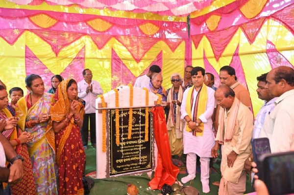 ବିଭିନ୍ନ ରାସ୍ତା ନିର୍ମାଣ କାର୍ଯ୍ୟର ଶୁଭ ଭିତ୍ତିପ୍ରସ୍ତର ସ୍ଥାପନ କଲେ ବିଭିନ୍ନ ରାସ୍ତା ନିର୍ମାଣ କାର୍ଯ୍ୟର ଶୁଭ ଭିତ୍ତିପ୍ରସ୍ତର ସ୍ଥାପନ କଲେ
