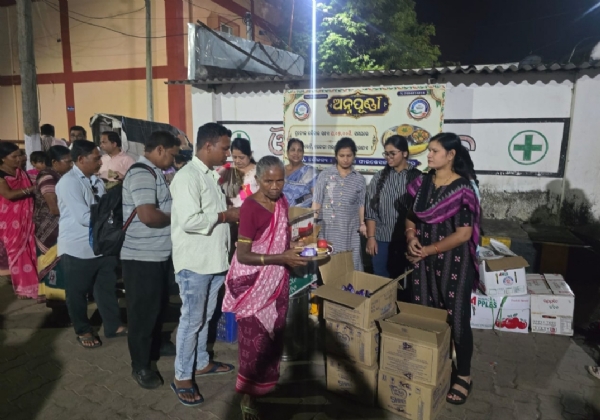 ସହଯୋଗ ଫାଉଣ୍ଡେସନର ୧୫ ଦିନିଆ ‘ପିତୃପକ୍ଷ ଭୋଜନ ସେବା’ ସଫଳତାର ସହ ସମ୍ପନ୍ନ  ଜିଲ୍ଲା ମୁଖ୍ୟ ଚିକିତ୍ସାଳୟରେ ୭୦୦ରୁ ଅଧିକ ଅସହାୟ ଓ ଆବଶ୍ୟକତାଗ୍ରସ୍ତ ଲୋକ ଉପକୃତ