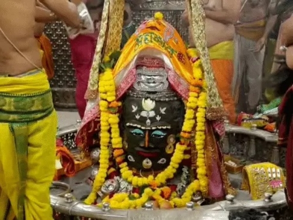 पंचामृत अभिषेक के बाद भस्म रमाई