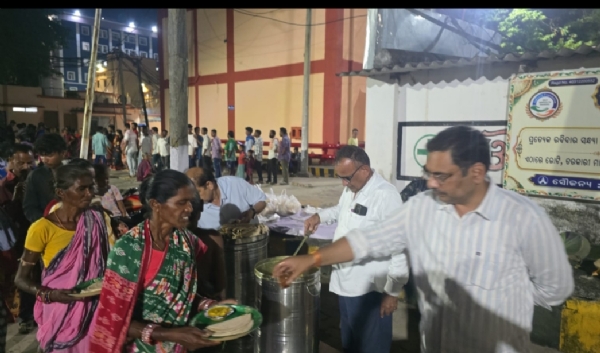 ସହଯୋଗ ଫାଉଣ୍ଡେସନର ୧୫ ଦିନିଆ ‘ପିତୃପକ୍ଷ ଭୋଜନ ସେବା’ ସଫଳତାର ସହ ସମ୍ପନ୍ନ  ଜିଲ୍ଲା ମୁଖ୍ୟ ଚିକିତ୍ସାଳୟରେ ୭୦୦ରୁ ଅଧିକ ଅସହାୟ ଓ ଆବଶ୍ୟକତାଗ୍ରସ୍ତ ଲୋକ ଉପକୃତ