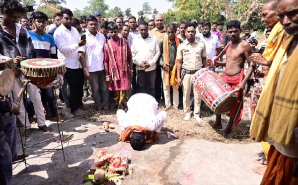 ସାଉନ୍ତେଶ୍ୱରୀ ମହୋତ୍ସବ  ଅଏଁଲାସାରୀ ମୂଳ ପୀଠ ଉଦ୍ଘାଟିତ ଯୁଗେ ଯୁଗେ ସାଉନ୍ତେଶ୍ୱରୀ ପୁସ୍ତକ ଉନ୍ମୋଚନ-ଡା. ମୁକେଶ ମହାଲିଙ୍ଗ