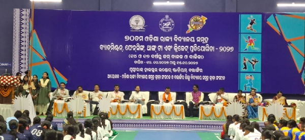 ବଲାଙ୍ଗୀରରେ ୭୦ତମ ରାଜ୍ୟ ସ୍ତରୀୟ ବିଦ୍ୟାଳୟ ସମୂହ ବ୍ୟାଡମିଣ୍ଟନ,ଫେନ୍ସିଂ, ଥାଙ୍ଗ-ଟା ଓ କ୍ରିକେଟ ପ୍ରତିଯୋଗିତା ଉଦଘାଟିତ