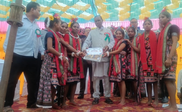 ଟାଙ୍ଗରାଣି ବିଦ୍ୟାଳୟରେ କ୍ଲଷ୍ଟରସ୍ତରୀୟ ‘ସୁରଭି’ କାର୍ଯ୍ୟକ୍ରମ :  ବିଭିନ୍ନ ପ୍ରତିଯୋଗିତାର କୃତୀ ପ୍ରତିଯୋଗୀଙ୍କୁ ପୁରସ୍କୃତ