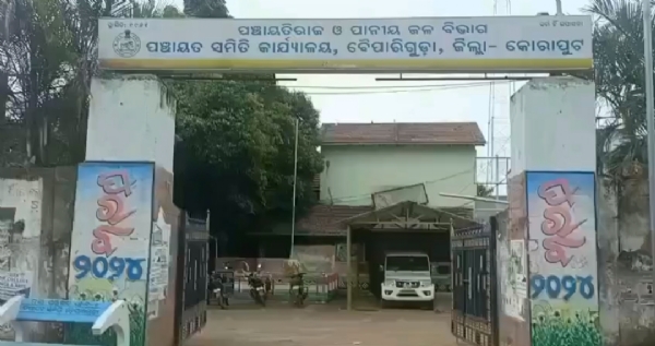 ପୋଲ ନାହିଁ, ବିକାଶ ବାଟବଣା! ବର୍ଷାରେ ଭାଙ୍ଗିଲା ଅସ୍ଥାୟୀ ରାସ୍ତା, ନାଳ ଉପରେ ସ୍ଥାୟୀ ପୋଲ ଓ ପକ୍କାରାସ୍ତା ପାଇଁ ଦାବି ପୋଲ ନାହିଁ, ବିକାଶ ବାଟବଣା! ବର୍ଷାରେ ଭାଙ୍ଗିଲା ଅସ୍ଥାୟୀ ରାସ୍ତା, ନାଳ ଉପରେ ସ୍ଥାୟୀ ପୋଲ ଓ ପକ୍କାରାସ୍ତା ପାଇଁ ଦାବି