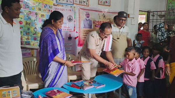 ଚାରଭାଟିରେ ଆଦିବାସୀ ଫାଉଣ୍ଡେସନ ଟ୍ରଷ୍ଟ ପକ୍ଷରୁ ନିଶୁଳ୍କ ଶିକ୍ଷା କେନ୍ଦ୍ର ଉଦଘାଟିତ ଚାରଭାଟିରେ ଆଦିବାସୀ ଫାଉଣ୍ଡେସନ ଟ୍ରଷ୍ଟ ପକ୍ଷରୁ ନିଶୁଳ୍କ ଶିକ୍ଷା କେନ୍ଦ୍ର ଉଦଘାଟିତ