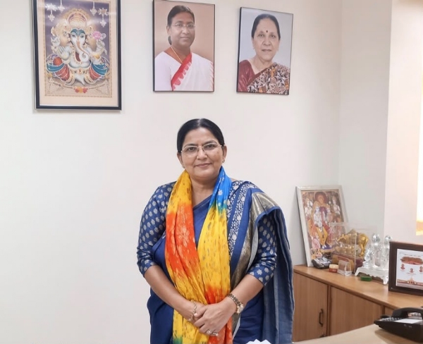 उत्तर प्रदेश की उच्च शिक्षा राज्यमंत्री रजनी तिवारी। उत्तर प्रदेश की उच्च शिक्षा राज्यमंत्री रजनी तिवारी।
