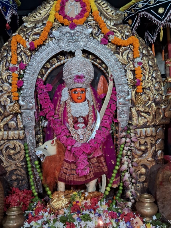 ଶାରଦୀୟ  ନବରାତ୍ରୀ ର ଷଷ୍ଟି  ଡିବସ ରେ ମା ସମଲେଶ୍ୱରୀ କାତ୍ୟାୟନୀ ରୁପରେ ଦର୍ଶନ ଡେଇଛନ୍ତି