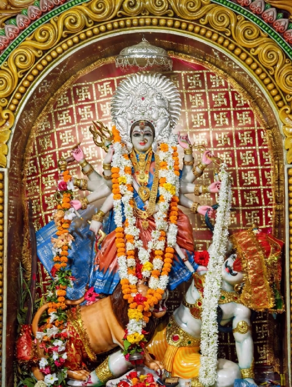 ଶାରଦୀୟ  ନବରାତ୍ରୀ ର ଷଷ୍ଟି  ଡିବସ ରେ ମା ସମଲେଶ୍ୱରୀ କାତ୍ୟାୟନୀ ରୁପରେ ଦର୍ଶନ ଡେଇଛନ୍ତି