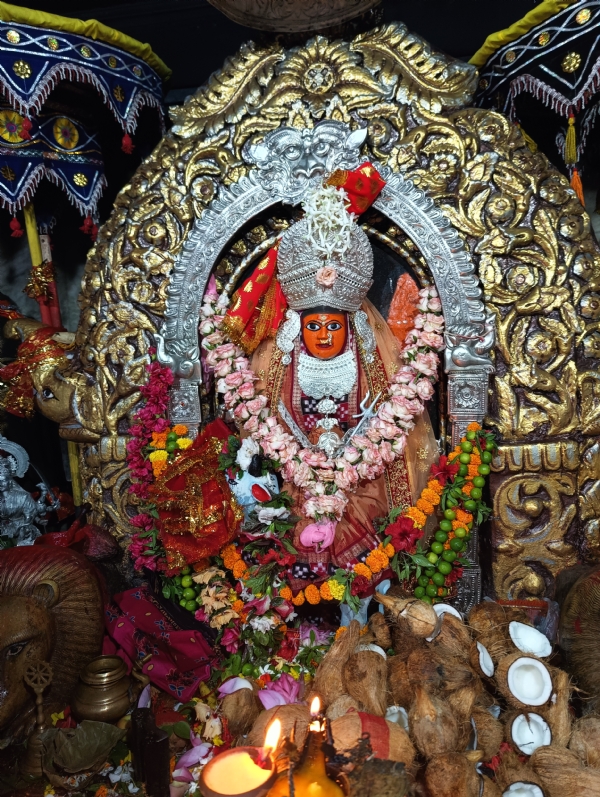 ଅଷ୍ଟମୀ ତିଥିରେ ମା ସମଲେଶ୍ୱରୀ ମା ମହାଗୌରି ବେଶରେ ଦର୍ଶନ