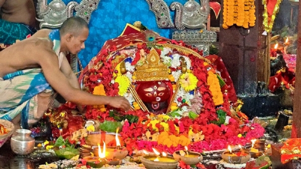 ସପ୍ତମୀରେ ମା’ ତାରିଣୀଙ୍କ ସୁନାବେଶ ମା’ ଦୁର୍ଗାଙ୍କ ଦର୍ଶନ ପାଇଁ ଭକ୍ତଙ୍କ ସମାଗମ ସପ୍ତମୀରେ ମା’ ତାରିଣୀଙ୍କ ସୁନାବେଶ ମା’ ଦୁର୍ଗାଙ୍କ ଦର୍ଶନ ପାଇଁ ଭକ୍ତଙ୍କ ସମାଗମ
