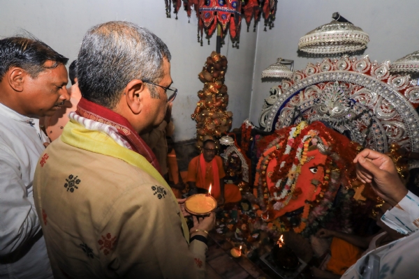 ମହାନବମୀରେ ମା’ ସମଲେଶ୍ୱରୀଙ୍କ ଦର୍ଶନ କଲେ ଧର୍ମେନ୍ଦ୍ର ପ୍ରଧାନ