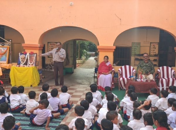 ସରସ୍ବତୀ ଶିଶୁ ବିଦ୍ୟା ଜ୍ଞାନ ମନ୍ଦିର କଦମପଡା ଶିଶୁବାଟିକା ଠାରେ ମହାତ୍ମା ଗାନ୍ଧୀ ଓ ଲାଲବାହାଦୁର ଶାସ୍ତ୍ରୀ ଜୟନ୍ତୀ ପଳିତ। ସରସ୍ବତୀ ଶିଶୁ ବିଦ୍ୟା ଜ୍ଞାନ ମନ୍ଦିର କଦମପଡା ଶିଶୁବାଟିକା ଠାରେ ମହାତ୍ମା ଗାନ୍ଧୀ ଓ ଲାଲବାହାଦୁର ଶାସ୍ତ୍ରୀ ଜୟନ୍ତୀ ପଳିତ।