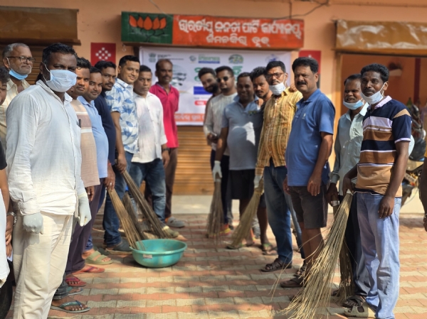ସ୍ୱଚ୍ଛତାର ବାର୍ତ୍ତା : ପଞ୍ଚାୟତ  ବ୍ଲକ ଛକରୁ ସ୍ୱାସ୍ଥ୍ୟକେନ୍ଦ୍ର ପର୍ଯ୍ୟନ୍ତ ସଫେଇ ଅଭିଯାନ