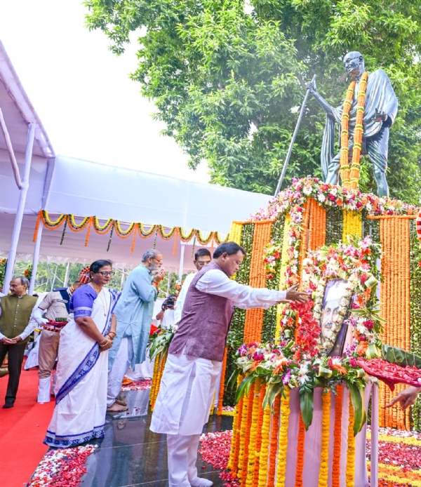 ଗାନ୍ଧୀ ଓ ଶାସ୍ତ୍ରୀ ଜୟନ୍ତୀ ଅବସରରେ ଜାତିର ଜନକ ଓ ଲାଲ ବାହାଦୁର ଶାସ୍ତ୍ରୀଙ୍କୁ ଶ୍ରଦ୍ଧାଞ୍ଜଳି ଅର୍ପଣ କଲେ ରାଜ୍ୟପାଳ, ମୁଖ୍ୟମନ୍ତ୍ରୀ ଓ ବାଚସ୍ପତି ଗାନ୍ଧୀ ଓ ଶାସ୍ତ୍ରୀ ଜୟନ୍ତୀ ଅବସରରେ ଜାତିର ଜନକ ଓ ଲାଲ ବାହାଦୁର ଶାସ୍ତ୍ରୀଙ୍କୁ ଶ୍ରଦ୍ଧାଞ୍ଜଳି ଅର୍ପଣ କଲେ ରାଜ୍ୟପାଳ, ମୁଖ୍ୟମନ୍ତ୍ରୀ ଓ ବାଚସ୍ପତି