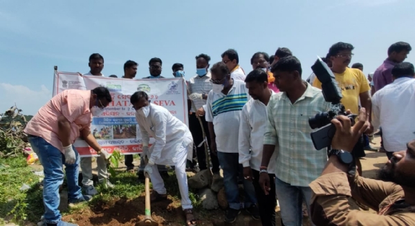 ଗାନ୍ଧୀ ଜୟନ୍ତୀରେ ସ୍ୱଚ୍ଛତା ହିଁ ସେବା ଓ ଏକ ପେଡ୍ ମା କେ ନାମ କାର୍ଯ୍ୟକ୍ରମ ଗାନ୍ଧୀ ଜୟନ୍ତୀରେ ସ୍ୱଚ୍ଛତା ହିଁ ସେବା ଓ ଏକ ପେଡ୍ ମା କେ ନାମ କାର୍ଯ୍ୟକ୍ରମ