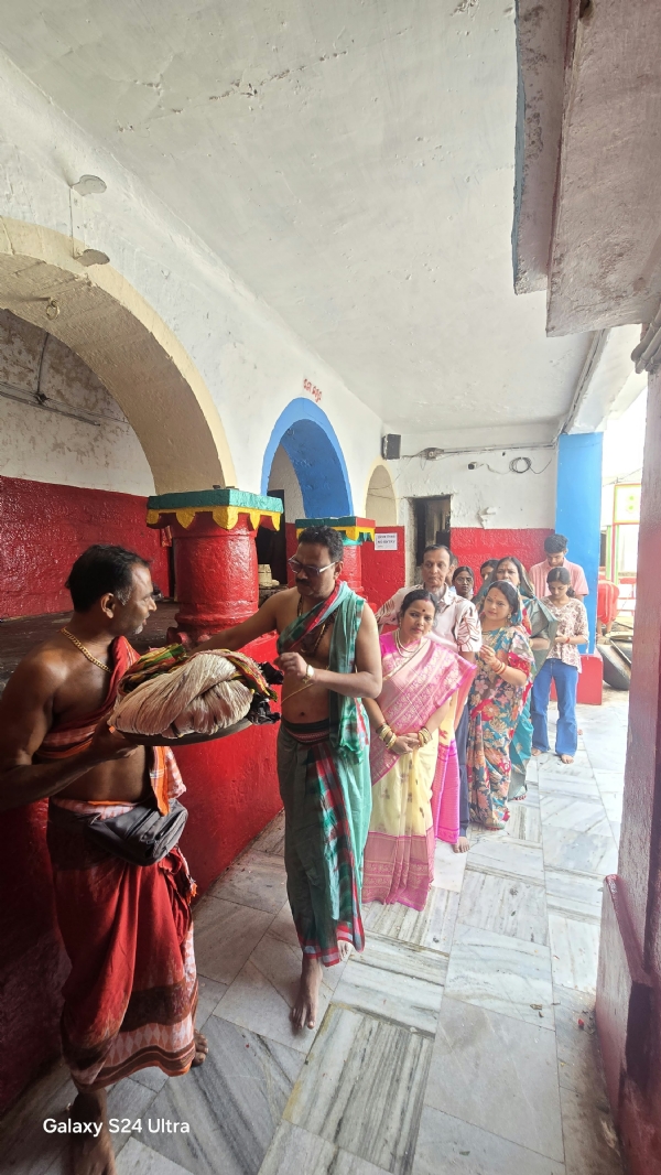 ଶ୍ରୀକ୍ଷେତ୍ର ଓ ବିରଜା କ୍ଷେତ୍ରର ଅନନ୍ୟ ପରମ୍ପରା ମାଙ୍କୁ ଲାଗି ହେଲା ଶ୍ରୀଜଗନ୍ନାଥଙ୍କ ଅଙ୍ଗ ବସ୍ତ୍ର ବାର ପାଟିଆ